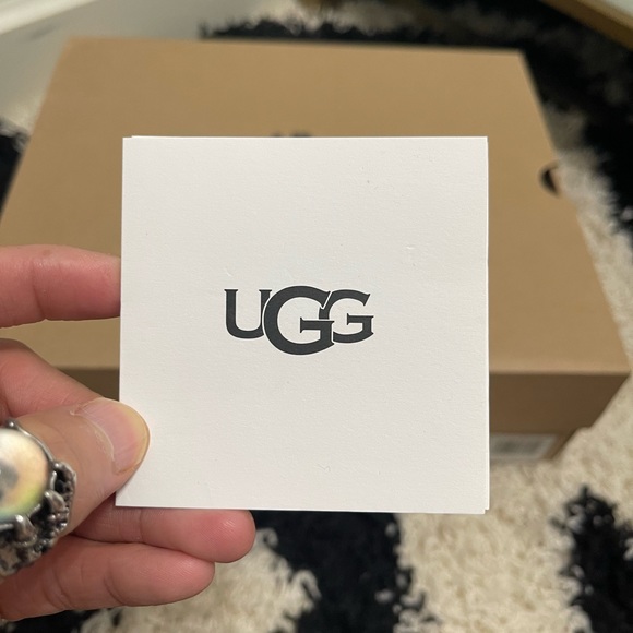 NIB Women’s Size 6 UGG W Classic Studded II Winter Ankle Boots In Black - Picture 10 of 13